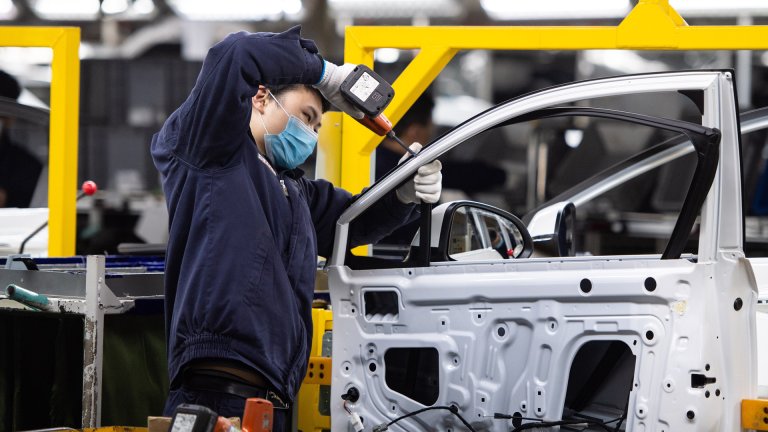 Automakers Go to War Again, This Time Against Coronavirus